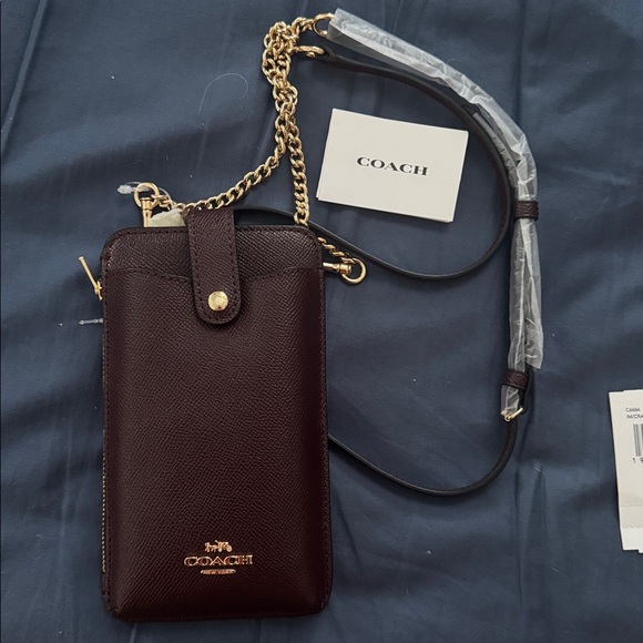 NWT Coach Cranberry Phone Crossbody& Gold Chain perfect for hands-free travel - Picture 1 of 8